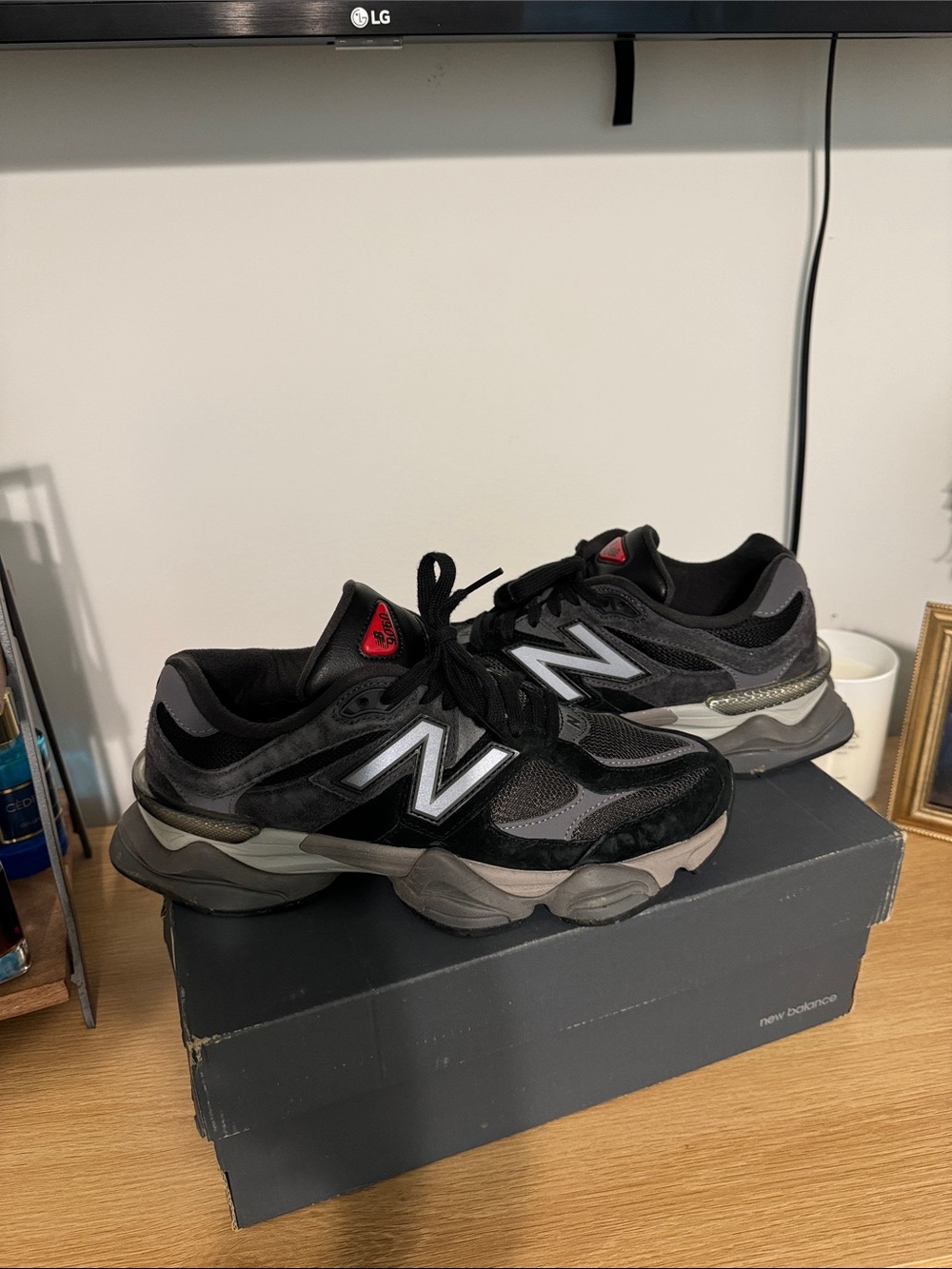 New Balance Black and Gray Chunky Athletic Sneakers men’s 8 women’s 9 1/2